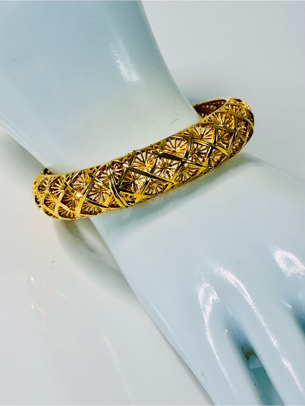 Stackable Gold Filigree Openwork Bangle Bracelet - Elegant Women's Jewelry - Picture 9 of 14